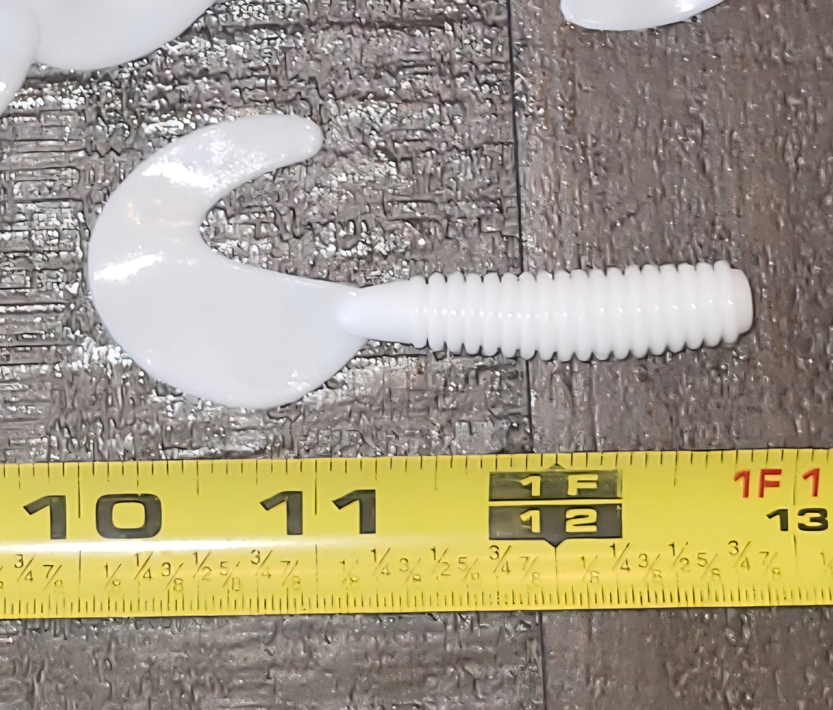 48 pcs, White Color 2-3/4 in lengthy x 3/8 in diameter Large Body Soft Plastic Curl Tail Grubs