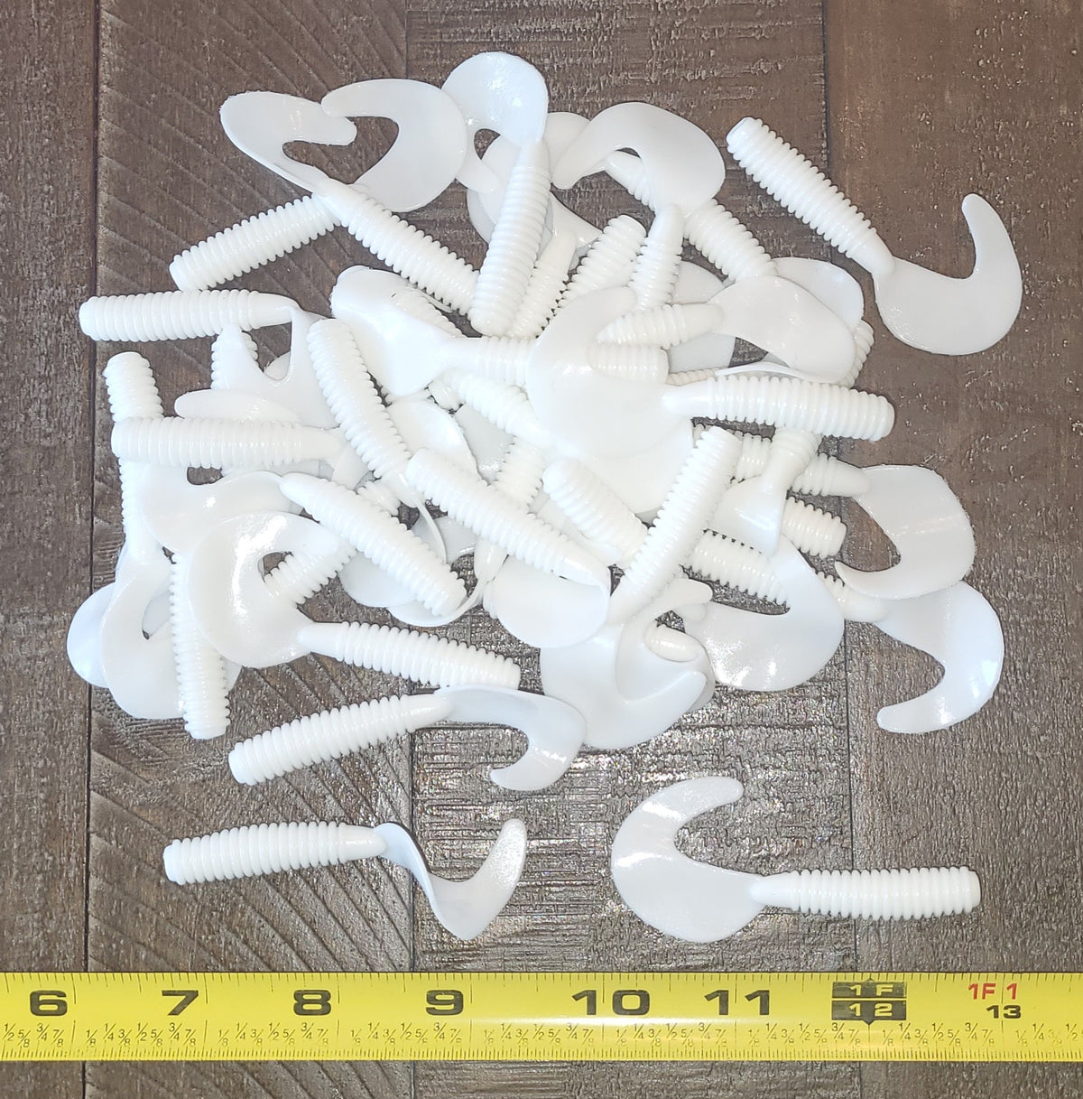 48 pcs, White Color 2-3/4 in lengthy x 3/8 in diameter Large Body Soft Plastic Curl Tail Grubs