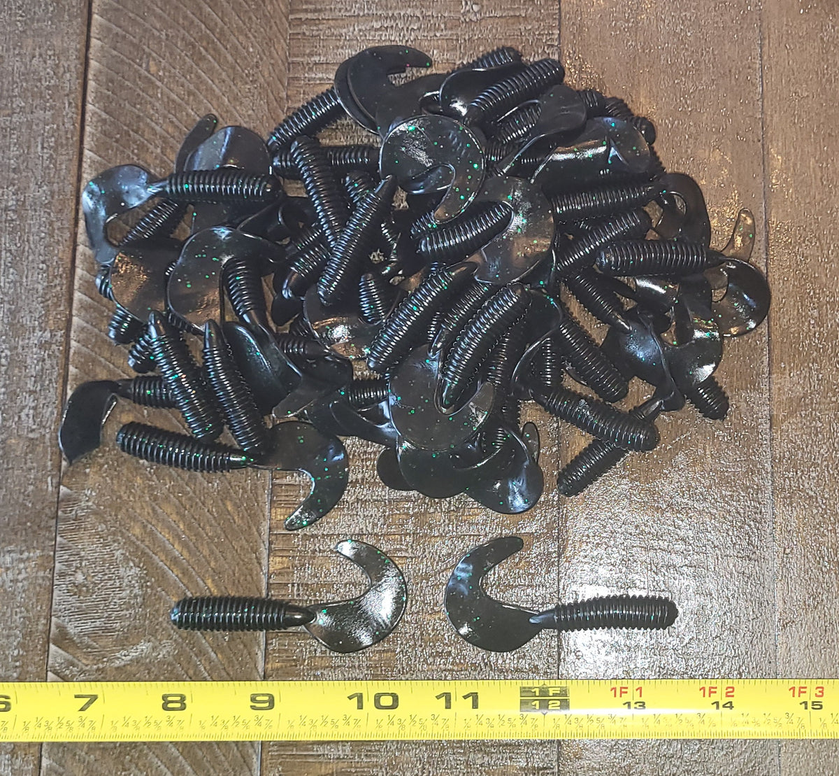48 pcs, Dark Smoke Black with Green Glitter Color 2-3/4 in lengthy x 3/8 in diameter Large Body Soft Plastic Curl Tail Grubs