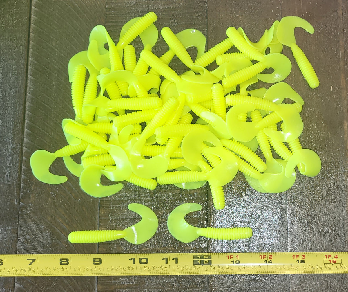48 pcs, Chartreuse 2-3/4 in length x 3/8 in diameter Large Body Soft Plastic Curl Tail Grubs